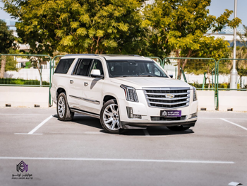 Cadillac  Escalade  Platinum  2015  Automatic  177,000 Km  8 Cylinder  Four Wheel Drive (4WD)  SUV  White