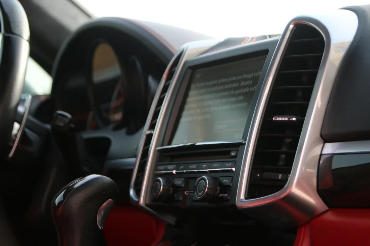 Porsche  Cayenne  GTS  2016  Automatic  77,000 Km  6 Cylinder  Four Wheel Drive (4WD)  SUV  White  With Warranty