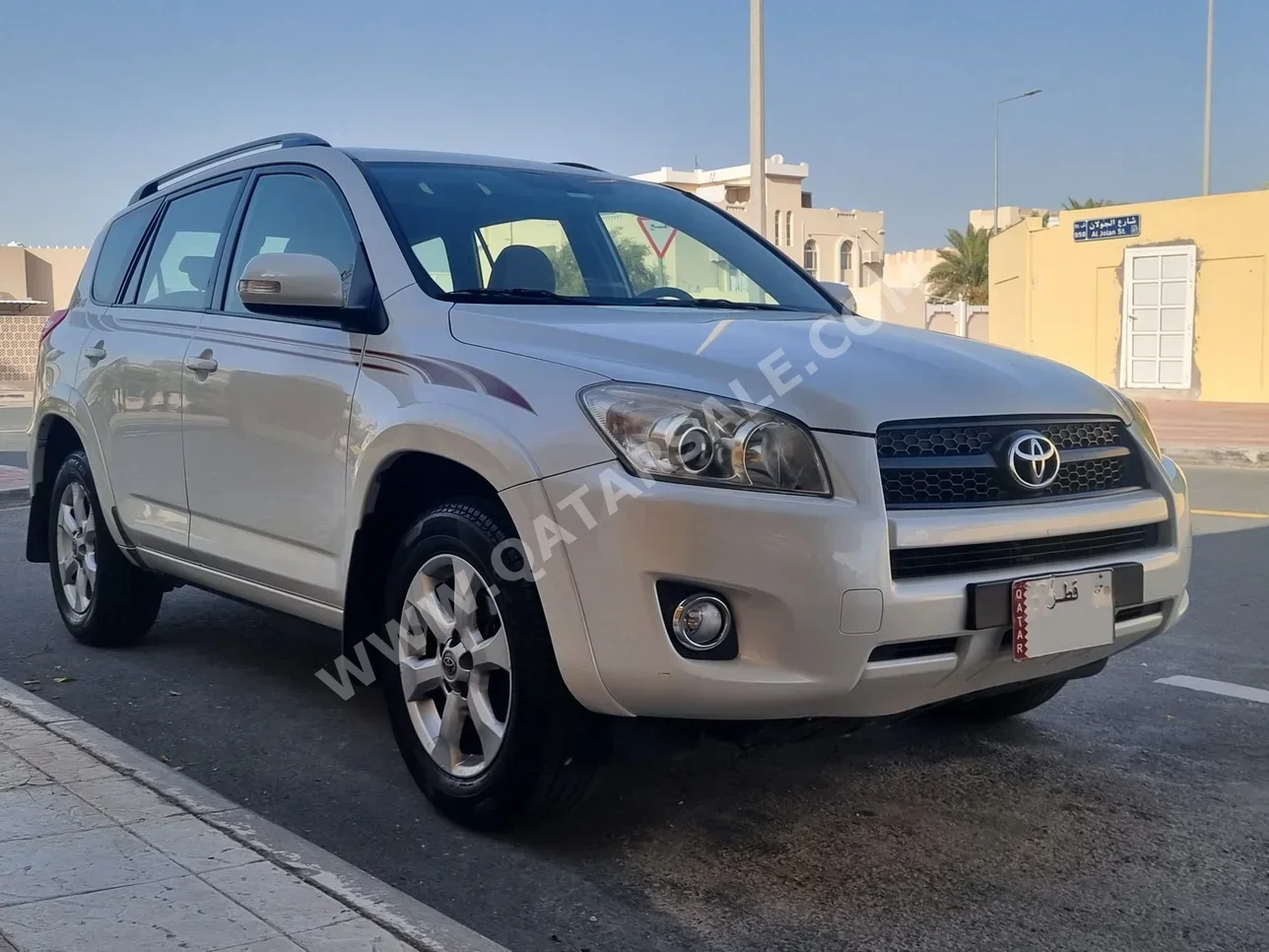 تويوتا راف 4 2010 اوتوماتيك 201,522 كم 4 سلندر دفع رباعي اس يو في أبيض