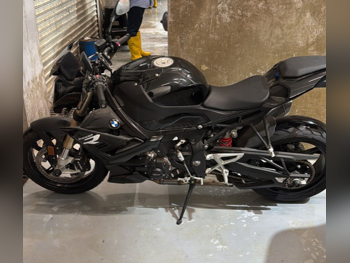 بي ام دبليو اس1000 ار ار - 2023 - اللون اسود - الضمان