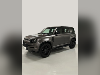 Land Rover  Defender  Octa  2025  Automatic  12,000 Km  8 Cylinder  Four Wheel Drive (4WD)  SUV  Gray Matte  With Warranty