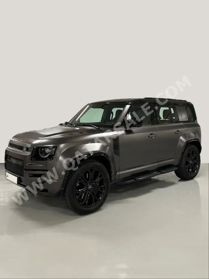 Land Rover Defender Octa 2025 Automatic 12,000 Km 8 Cylinder Four Wheel Drive (4WD) SUV Gray Matte With Warranty