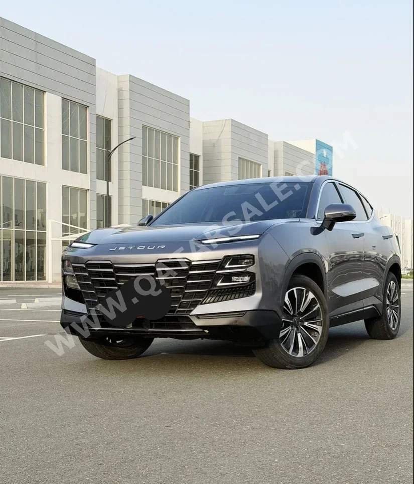 جيتور  داشينغ  لكجري  2025  اوتوماتيك  17,500 كم  4 سلندر  دفع رباعي  كوبيه \ سبورت  رمادي فانتوم  تحت الضمان