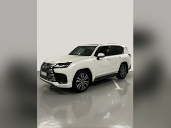 Lexus  LX  600 Luxury  2022  Automatic  22,000 Km  6 Cylinder  Four Wheel Drive (4WD)  SUV  White  With Warranty