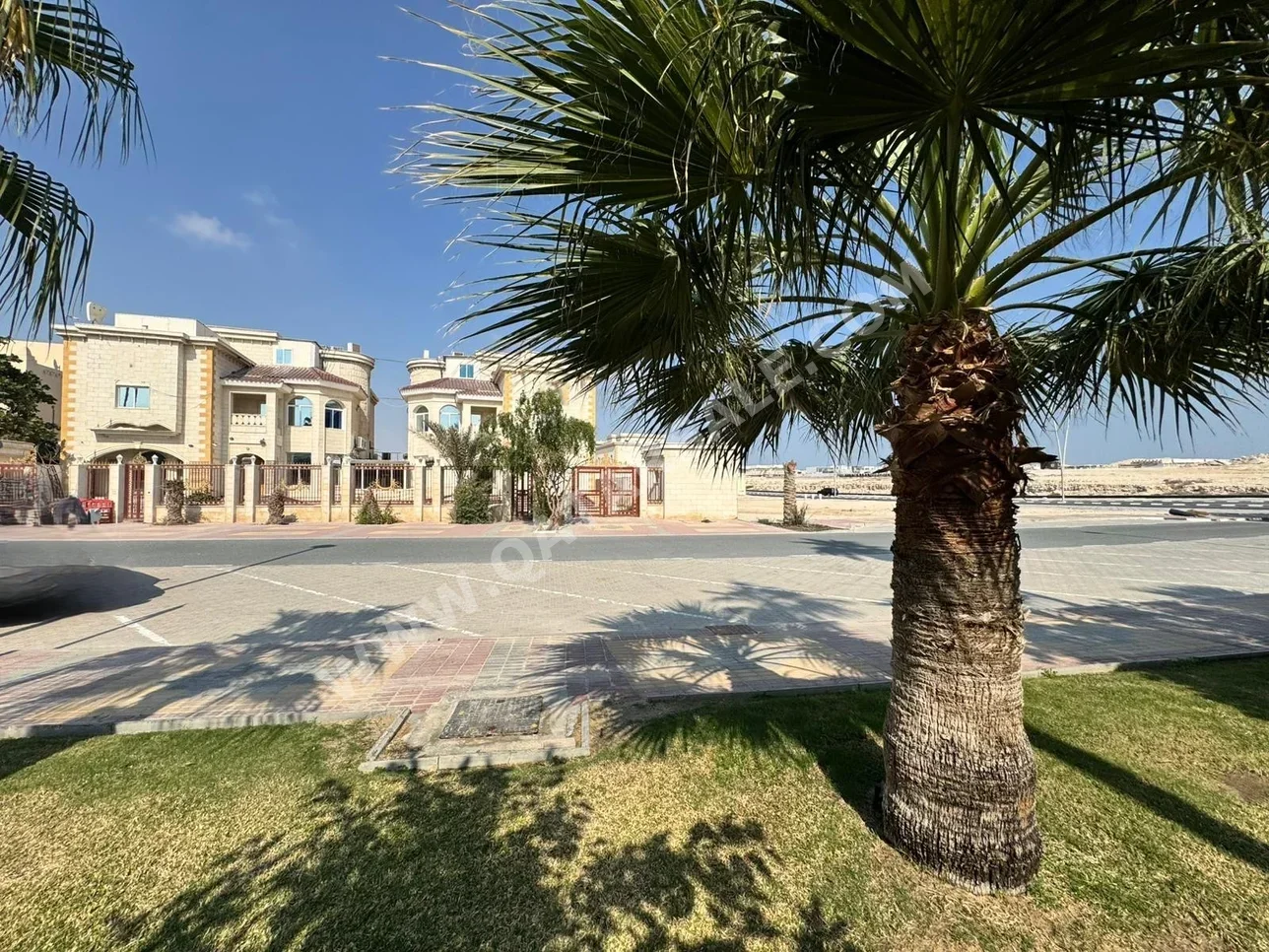 خدمية  - غير مفروشة  - الدوحة  - المرخية  - 20 غرف نوم