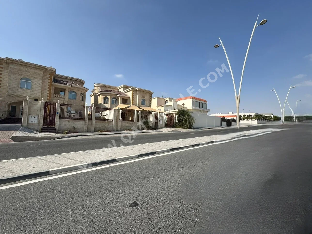 خدمية  - غير مفروشة  - الدوحة  - المرخية  - 8 غرف نوم