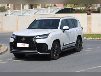 لكزس  ال اكس  600 لكجري  2022  اوتوماتيك  90,000 كم  6 سلندر  دفع رباعي  اس يو في  أبيض