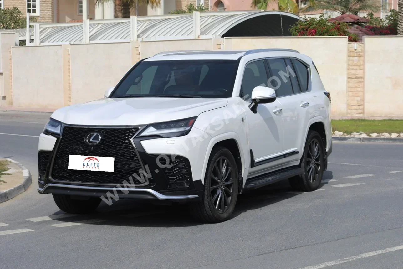 لكزس ال اكس 600 لكجري 2022 اوتوماتيك 90,000 كم 6 سلندر دفع رباعي اس يو في أبيض