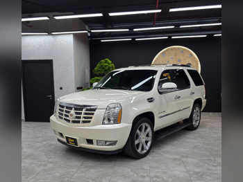 كاديلاك  اسكيليد  2014  اوتوماتيك  173,000 كم  8 سلندر  دفع رباعي  اس يو في  أبيض