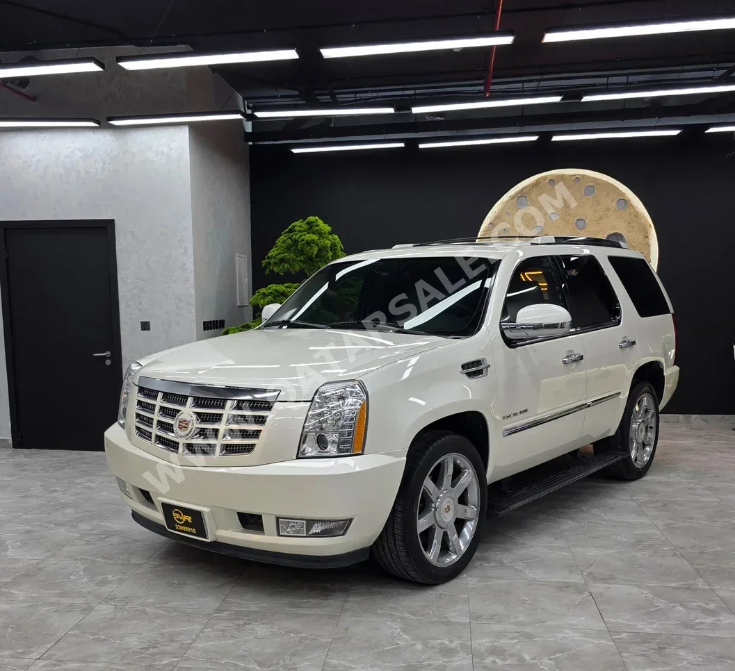 كاديلاك  اسكيليد  2014  اوتوماتيك  173,000 كم  8 سلندر  دفع رباعي  اس يو في  أبيض