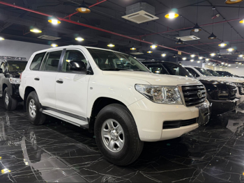 Toyota  Land Cruiser  G  2008  Manual  146,000 Km  6 Cylinder  Four Wheel Drive (4WD)  SUV  White
