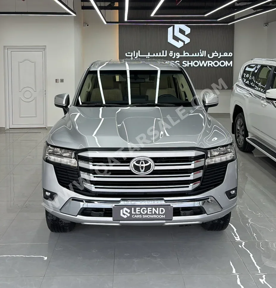 تويوتا لاند كروزر جي اكس ار 2025 اوتوماتيك 15,000 كم 6 سلندر دفع رباعي اس يو في فضي تحت الضمان