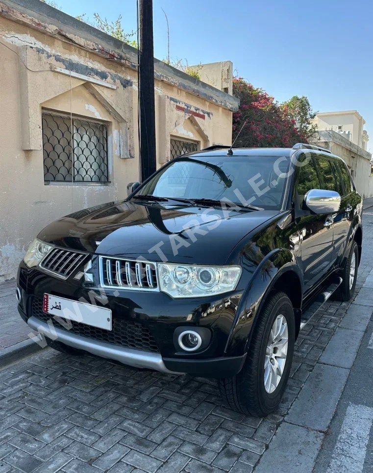 Mitsubishi  Pajero  Sport  2010  Automatic  255,000 Km  6 Cylinder  Four Wheel Drive (4WD)  SUV  Black