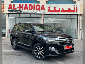 Toyota  Land Cruiser  GXR- Grand Touring  2019  Automatic  237,000 Km  8 Cylinder  Four Wheel Drive (4WD)  SUV  Black  With Warranty