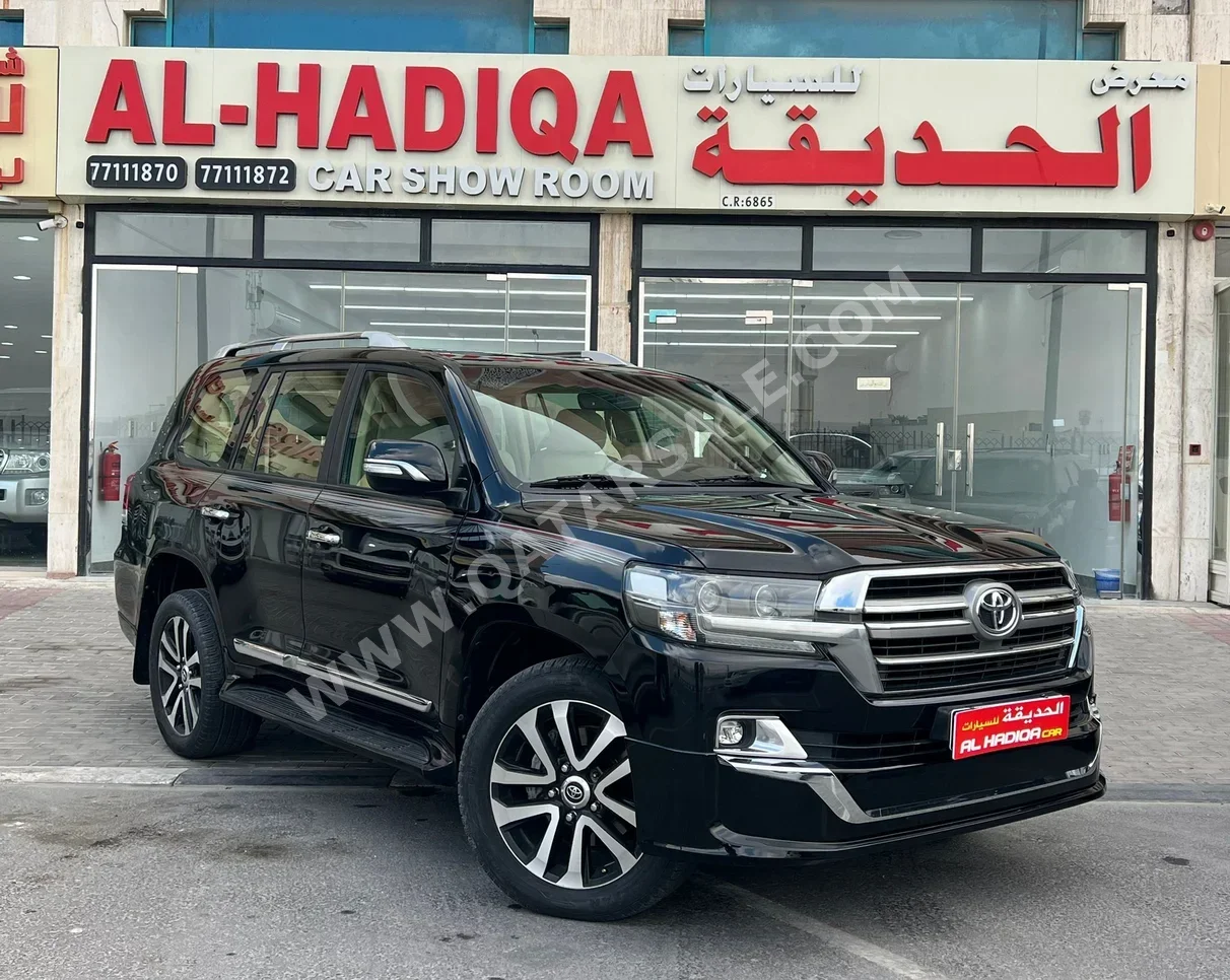 Toyota Land Cruiser GXR- Grand Touring 2019 Automatic 237,000 Km 8 Cylinder Four Wheel Drive (4WD) SUV Black With Warranty