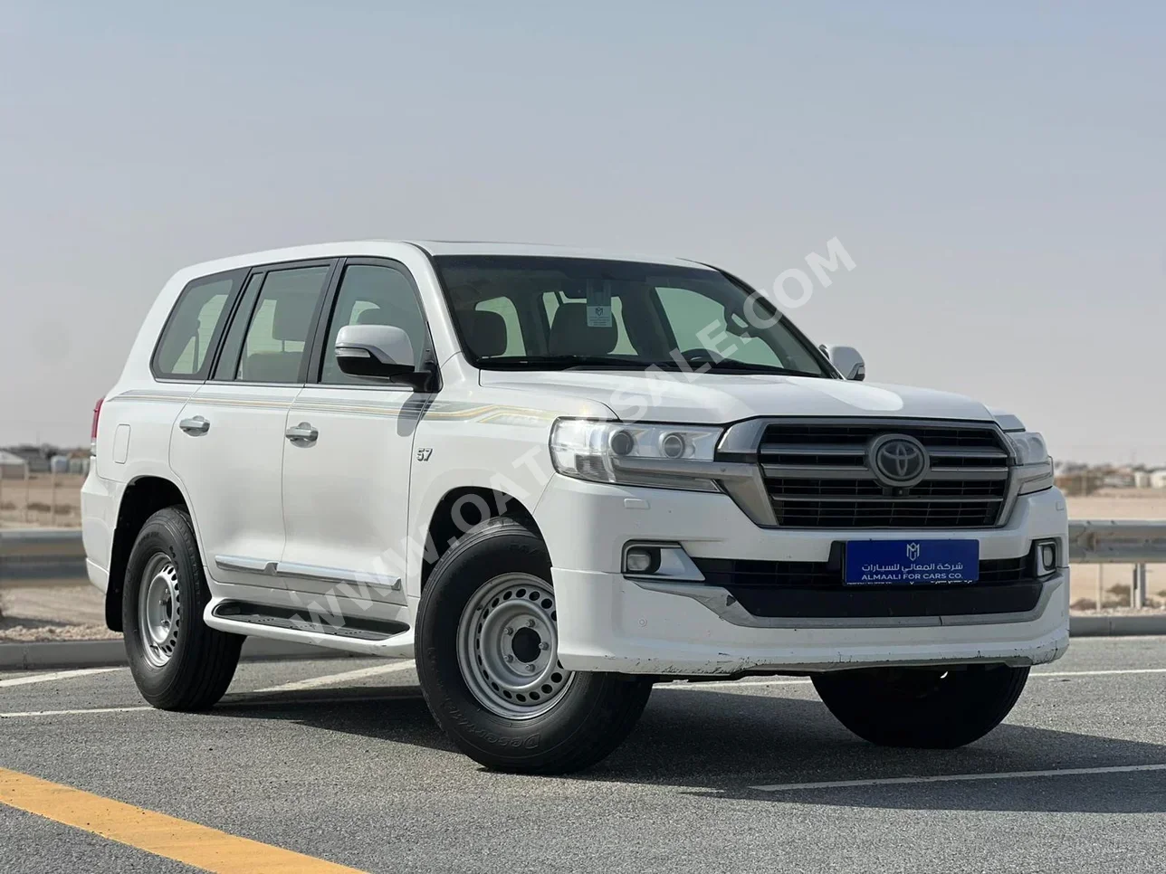 Toyota Land Cruiser VXR 2019 Automatic 289,000 Km 8 Cylinder Four Wheel Drive (4WD) SUV White