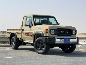 تويوتا  لاند كروزر  ال اكس  2025  عادي  0 كم  6 سلندر  دفع رباعي  بيكب  بيج  تحت الضمان