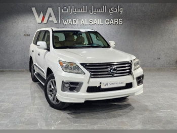 Lexus  LX  570 S  2015  Automatic  212,000 Km  8 Cylinder  Four Wheel Drive (4WD)  SUV  White