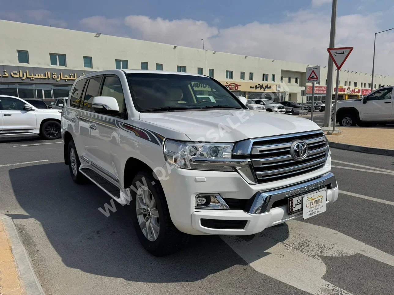 Toyota  Land Cruiser  GXR  2017  Automatic  233,000 Km  8 Cylinder  Four Wheel Drive (4WD)  SUV  White