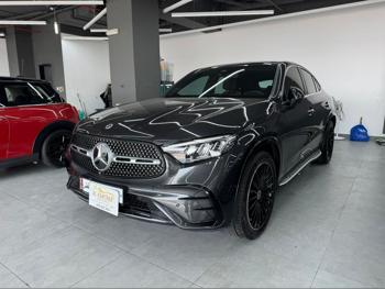 مرسيدس - بنز  جي ال سي  200  2024  اوتوماتيك  9,000 كم  4 سلندر  دفع رباعي  اس يو في  أبيض  تحت الضمان