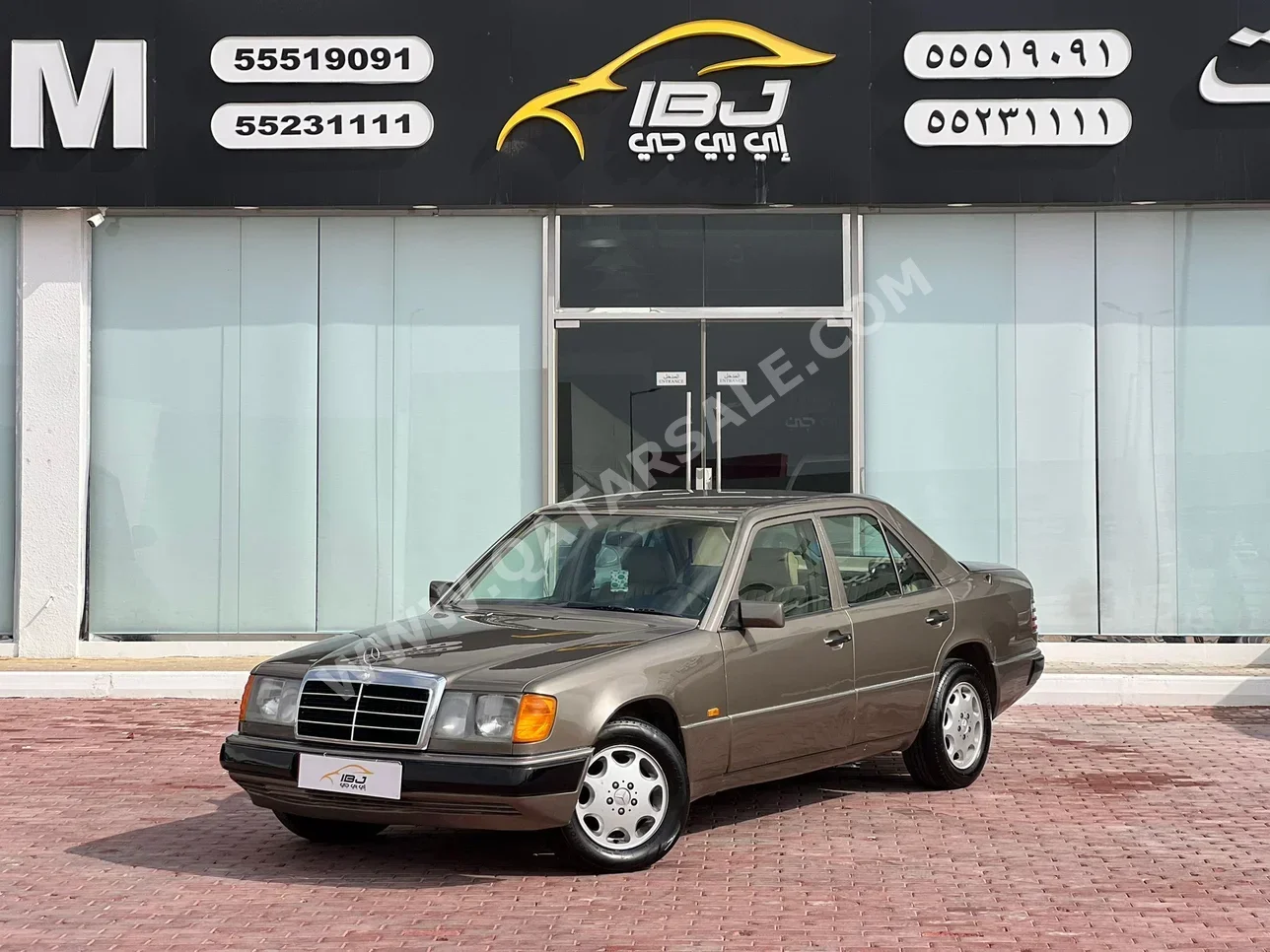 مرسيدس - بنز  سي ال ايه  200  1992  اوتوماتيك  258,000 كم  4 سلندر  دفع خلفي  سيدان  بني