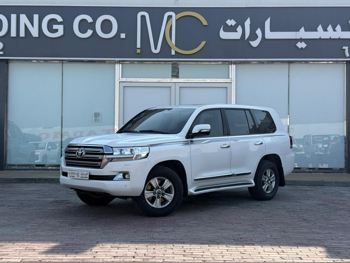 Toyota  Land Cruiser  GXR  2016  Automatic  250,000 Km  8 Cylinder  Four Wheel Drive (4WD)  SUV  White