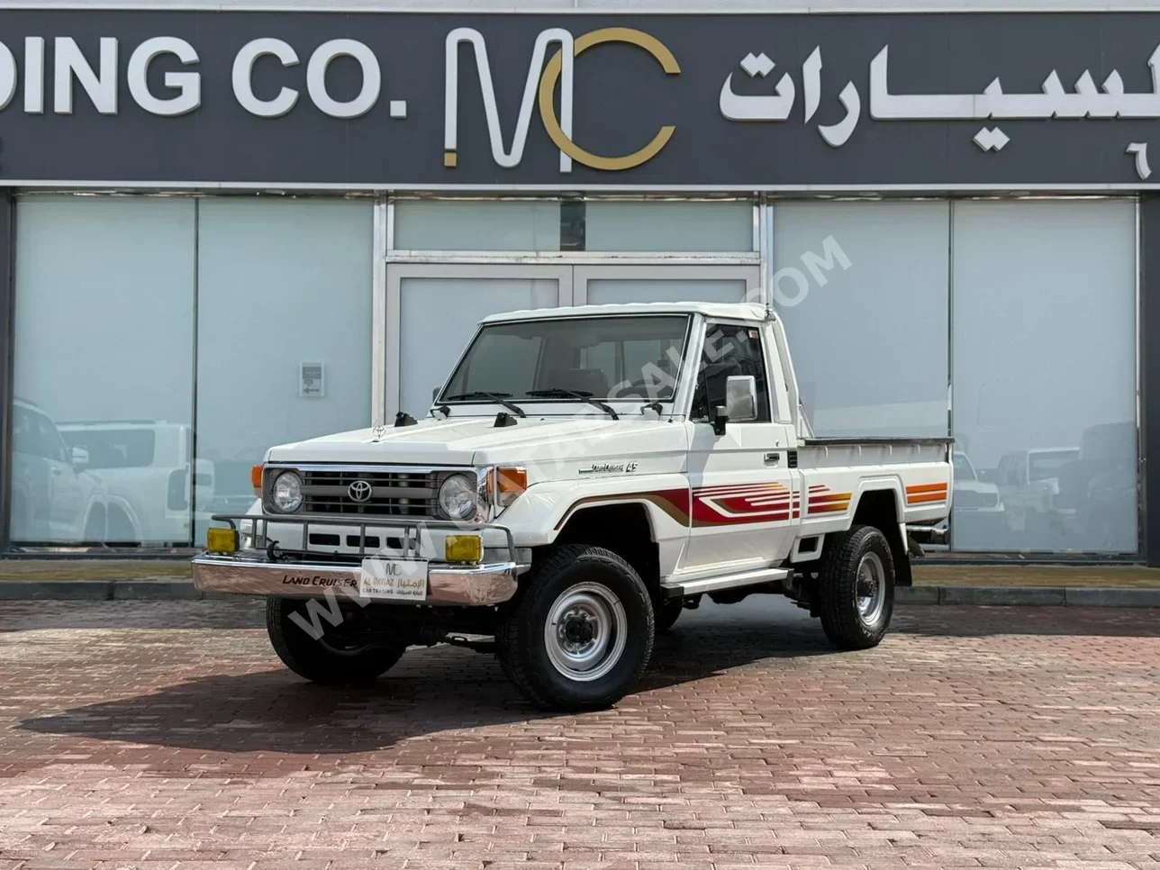 Toyota  Land Cruiser  LX  1998  Manual  93,000 Km  6 Cylinder  Four Wheel Drive (4WD)  Pick Up  White