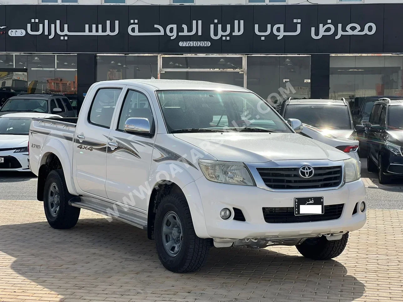 تويوتا هاي لوكس 2015 عادي 330,000 كم 4 سلندر دفع خلفي بيكب أبيض