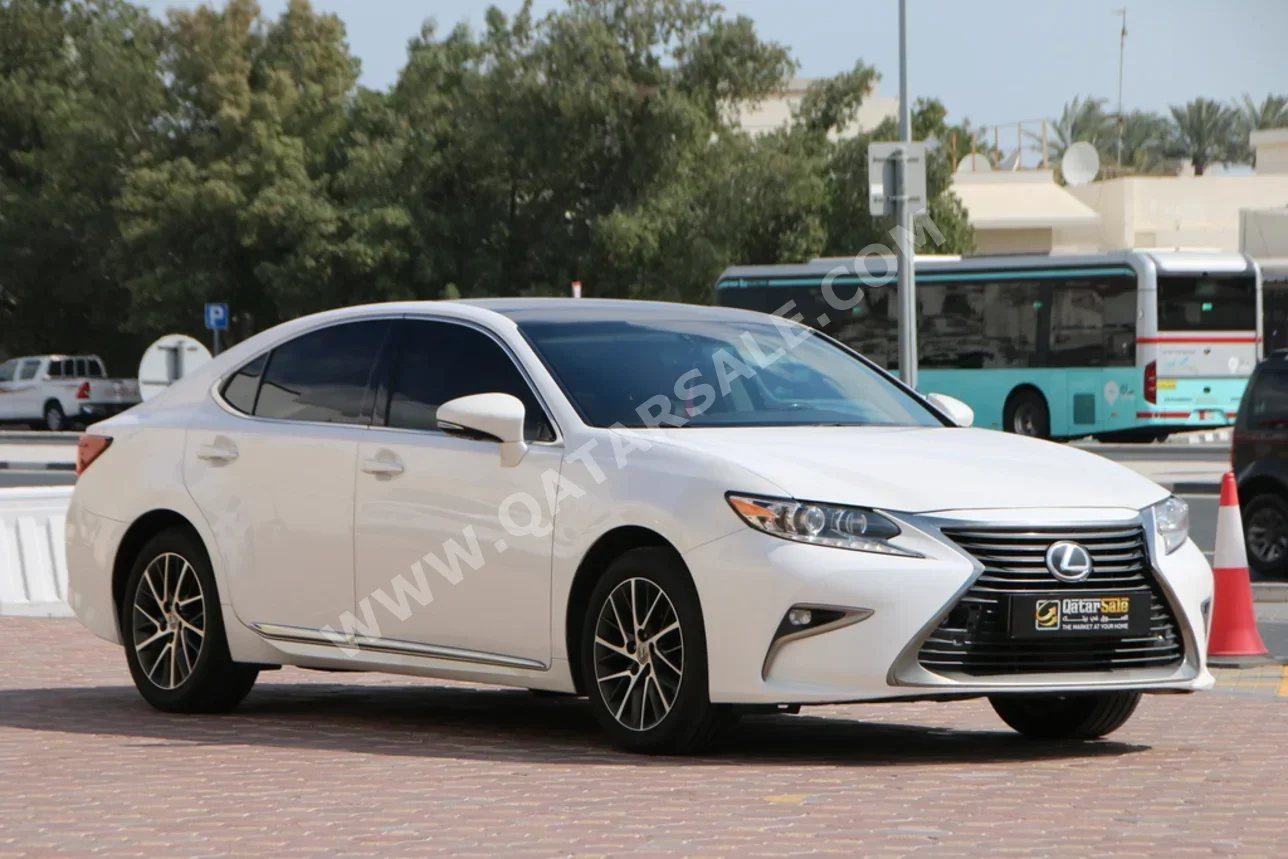 Lexus ES 350 2017 Automatic 186,000 Km 6 Cylinder Rear Wheel Drive (RWD) Sedan White