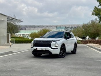 Mitsubishi  Outlander  PL +  2025  Automatic  16,150 Km  6 Cylinder  All Wheel Drive (AWD)  SUV  White and Black  With Warranty