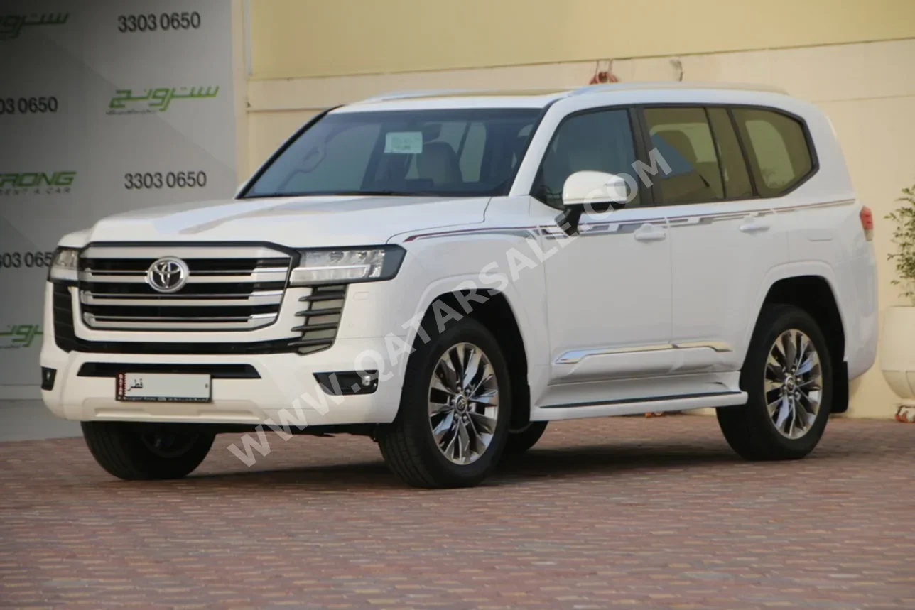 تويوتا  لاند كروزر  جي اكس ار  2026  اوتوماتيك  500 كم  6 سلندر  دفع رباعي  اس يو في  أبيض  تحت الضمان