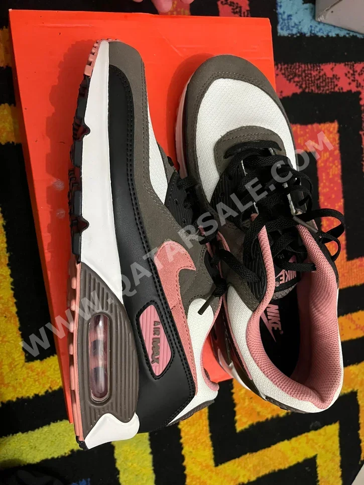 أحذية نايكي زهري مقاس 44 فيتنام رجالي