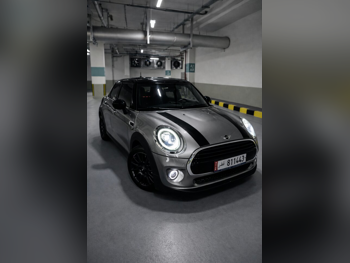 Mini  Cooper  2020  Automatic  74,000 Km  3 Cylinder  Front Wheel Drive (FWD)  Hatchback  Silver