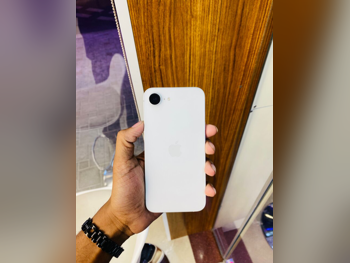 هواتف نقالة ابل  - ايفون 16  - أبيض  - تحت الضمان