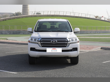 تويوتا  لاند كروزر  جي اكس ار  2021  اوتوماتيك  170,000 كم  6 سلندر  دفع رباعي  اس يو في  أبيض