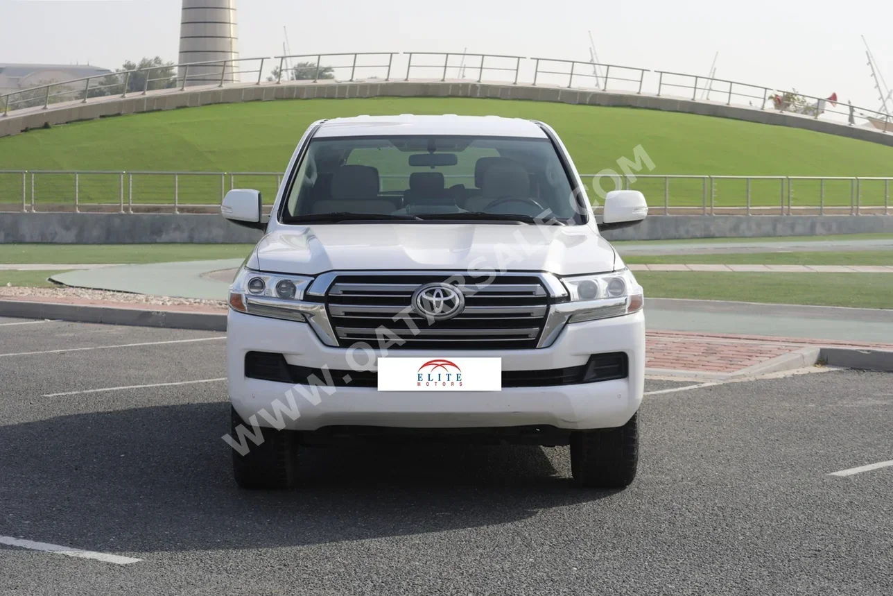 تويوتا لاند كروزر جي اكس ار 2021 اوتوماتيك 170,000 كم 6 سلندر دفع رباعي اس يو في أبيض