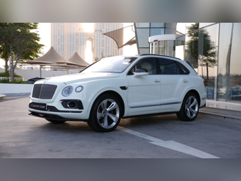 بنتلي  بينتايجا  2017  اوتوماتيك  99,000 كم  12 سلندر  دفع رباعي  اس يو في  أبيض