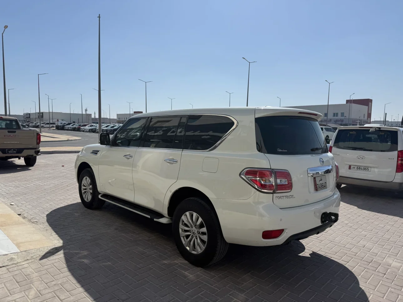 Nissan  Patrol  SE  2017  Automatic  215,000 Km  6 Cylinder  Four Wheel Drive (4WD)  SUV  White