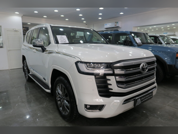 تويوتا  لاند كروزر  في اكس توين توربو  2025  اوتوماتيك  0 كم  6 سلندر  دفع رباعي  اس يو في  أبيض  تحت الضمان