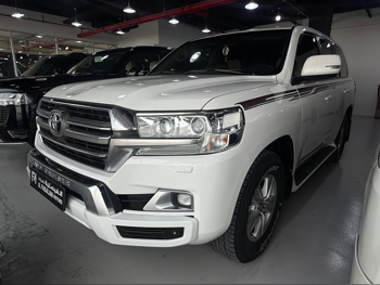 تويوتا  لاند كروزر  جي اكس ار  2020  اوتوماتيك  140,000 كم  6 سلندر  دفع رباعي  اس يو في  أبيض