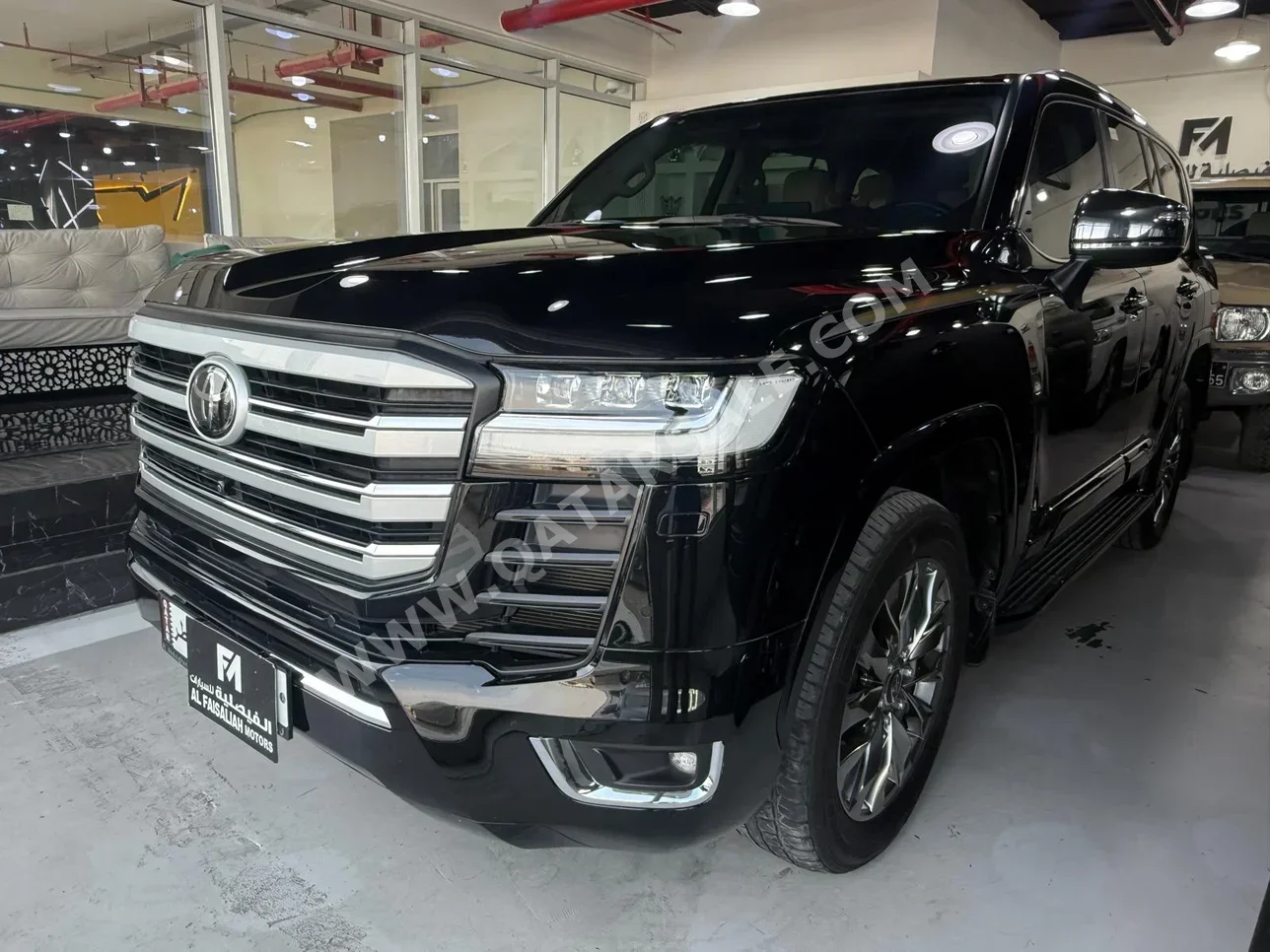تويوتا لاند كروزر في اكس ار 2024 اوتوماتيك 53,000 كم 8 سلندر دفع رباعي اس يو في أسود تحت الضمان
