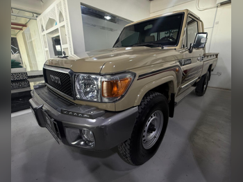 تويوتا  لاند كروزر  ال اكس  2021  عادي  99,000 كم  6 سلندر  دفع رباعي  بيكب  بيج