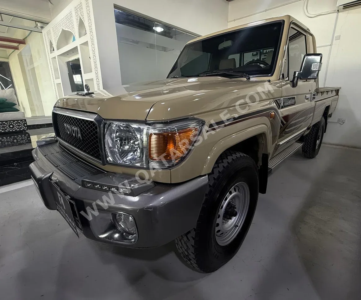 تويوتا  لاند كروزر  ال اكس  2021  عادي  99,000 كم  6 سلندر  دفع رباعي  بيكب  بيج
