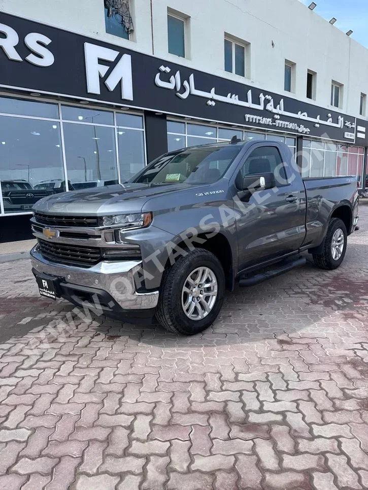 شفروليه سلفرادو ال تي 2021 اوتوماتيك 44,000 كم 8 سلندر دفع رباعي بيكب رمادي