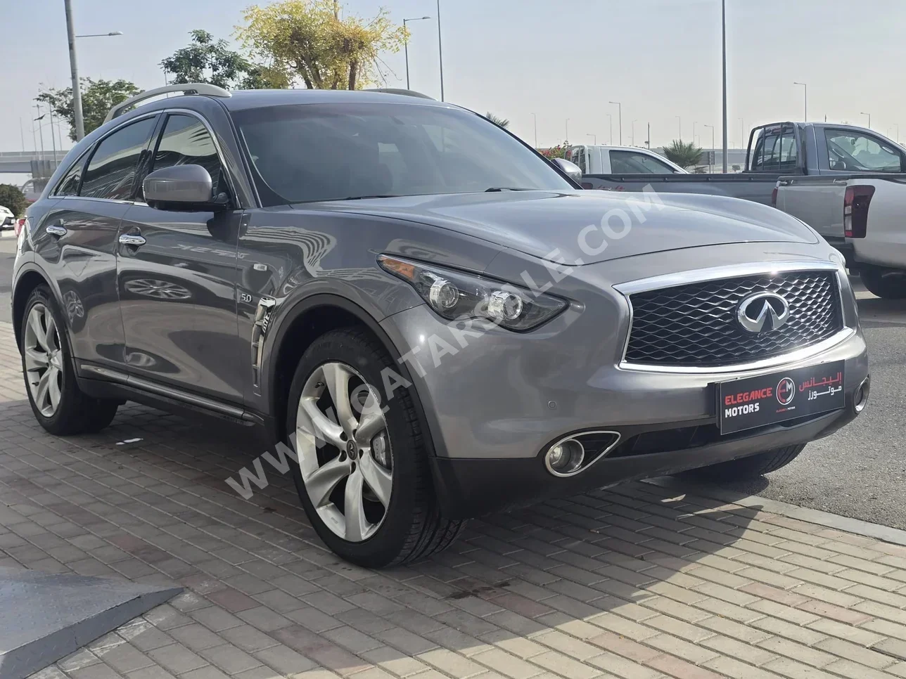انفنيتي كيو اكس 70 أس 2017 اوتوماتيك 92,300 كم 6 سلندر دفع رباعي اس يو في رمادي