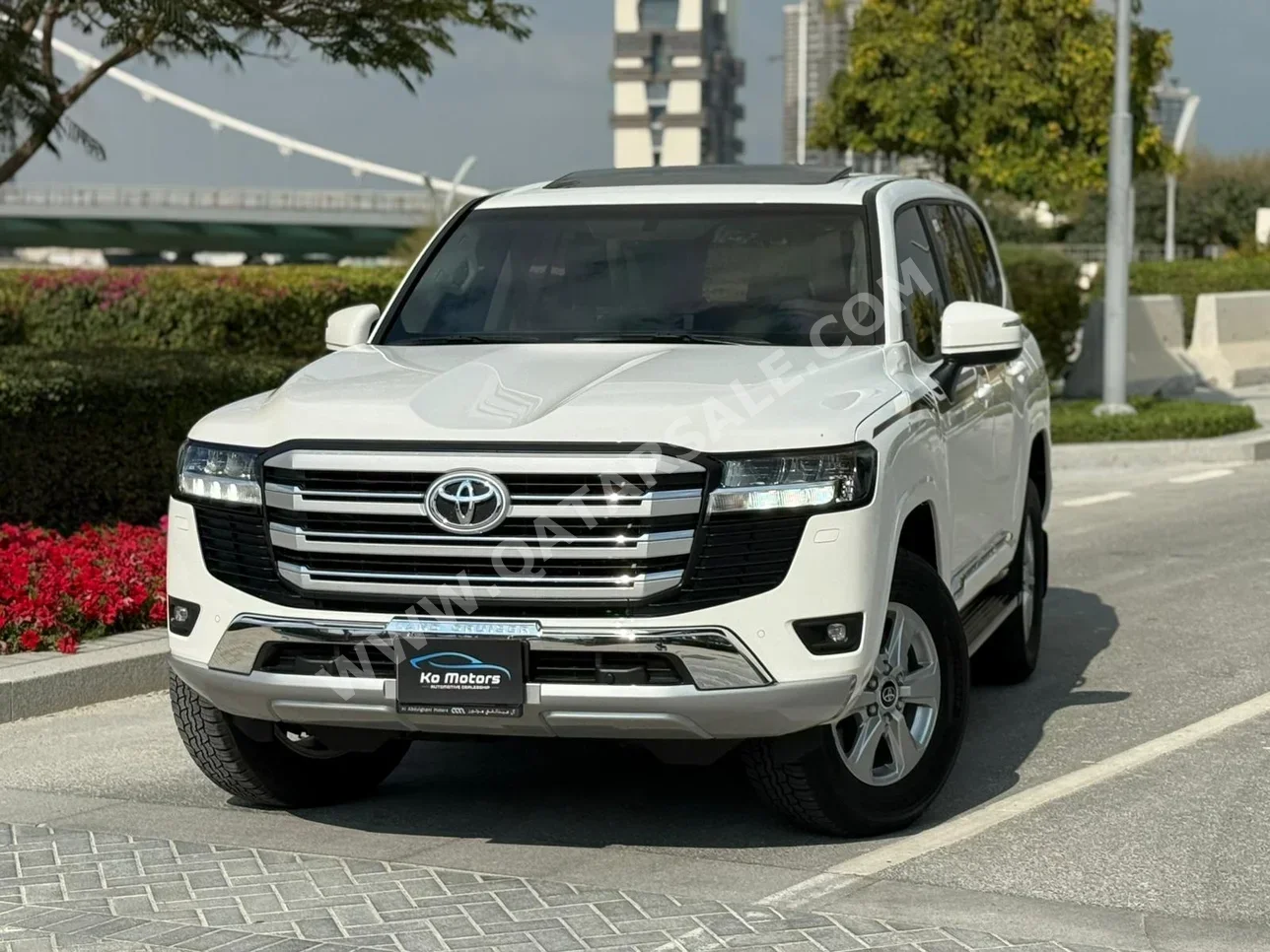 Toyota Land Cruiser GXR 2025 Automatic 2,000 Km 6 Cylinder Four Wheel Drive (4WD) SUV White With Warranty