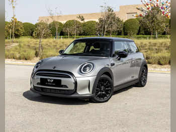 ميني  كوبر  2023  اوتوماتيك  15,000 كم  4 سلندر  سحب امامي  هاتشباك  فضي  تحت الضمان