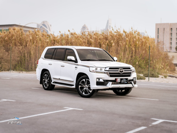 Toyota  Land Cruiser  VXR- Grand Touring S  2018  Automatic  127,950 Km  8 Cylinder  Four Wheel Drive (4WD)  SUV  White
