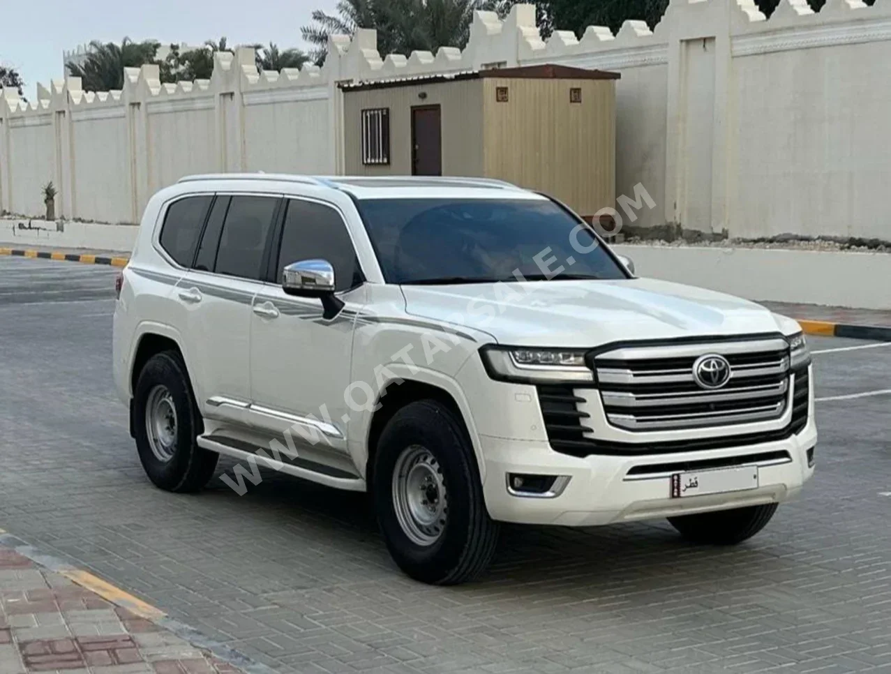 تويوتا لاند كروزر في اكس ار توين توربو 2023 اوتوماتيك 80,000 كم 6 سلندر دفع رباعي اس يو في أبيض تحت الضمان
