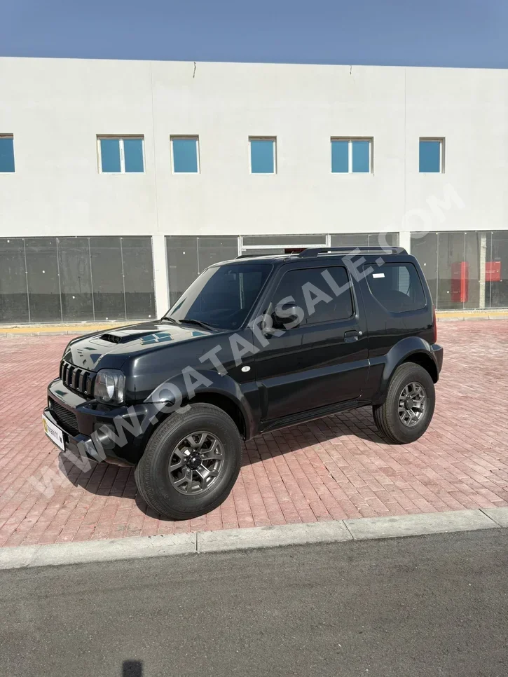 سوزوكي  جمني  2018  عادي  8,423 كم  4 سلندر  دفع رباعي  اس يو في  أسود